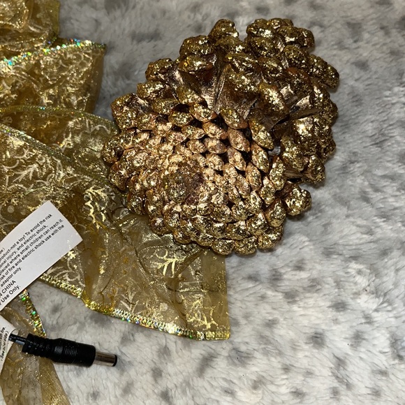 Christmas Bundle Gold Wisemen, Treetop Light Bow & Gold Large Pine Cone Decor - Picture 5 of 5